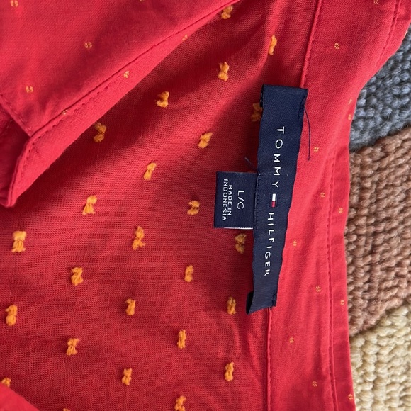 Two Women’s Slightly Used Tommy Hilfiger sleeveless button down tops, size L. - Picture 3 of 5